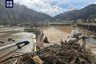 记者：沧州和梅州主场草皮和菜地差不多，蓉城主场五大联赛水准